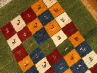 グリーンギャッベのチェスト模様の玄関マット手織り18865