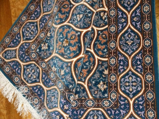 ペルシャ絨毯イスファハンゴンバディーデザインブルー3190001