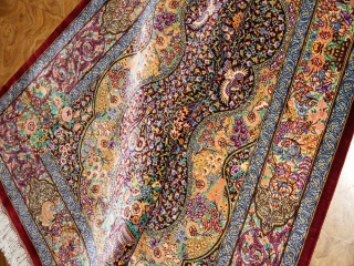 有名工房のジャムシディーセンターラグ、ペルシャ絨毯クムシルク60027