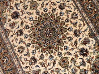 カシャーンシルク伝統的なペルシャ絨毯色彩57002