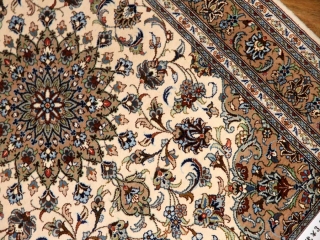 カシャーンシルク伝統的なペルシャ絨毯色彩57002