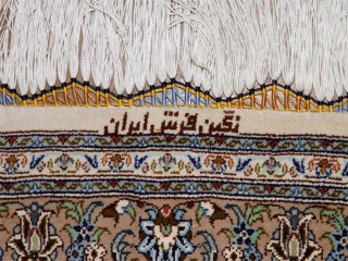 カシャーンシルク伝統的なペルシャ絨毯色彩57002