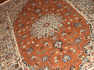 カシャーン産地の手織りペルシャ絨毯18946
