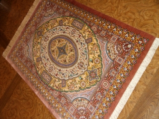 ペルシャ絨毯手織りシルクの玄関マット細かいデザイン56070