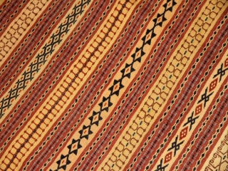 細かいキリムのデザインカラート産地ウール30476