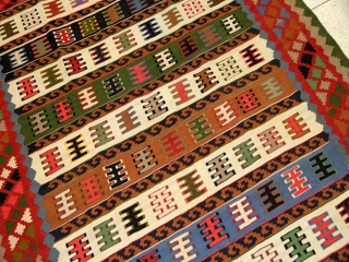 ペルシャキリムキングサイズシラズ産地リビングラグ329000