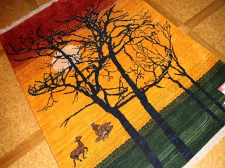 おしゃれ手織りペルシャギャッベソファー前のオレンジ色18105