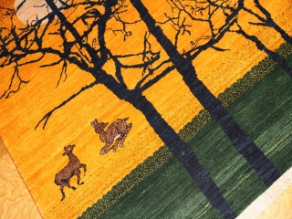 おしゃれ手織りペルシャギャッベソファー前のオレンジ色18105