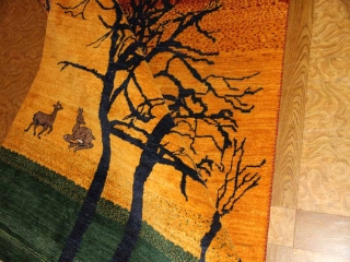 おしゃれ手織りペルシャギャッベソファー前のオレンジ色18105