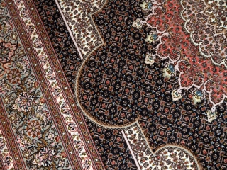 シックなペルシャじゅうたんタブリーズマヒ255412