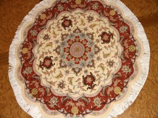 丸い手織りペルシャ絨毯タブリーズ産地メダリオン22203