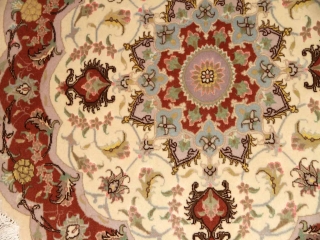 丸い手織りペルシャ絨毯タブリーズ産地メダリオン22203