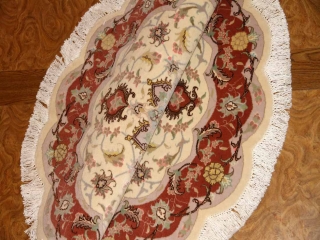 丸い手織りペルシャ絨毯タブリーズ産地メダリオン22203