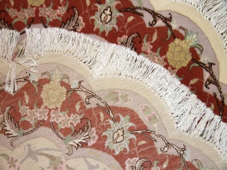 丸い手織りペルシャ絨毯タブリーズ産地メダリオン22203