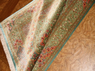 高級シルクの手織りペルシャ絨毯綺麗なグリーン色56089