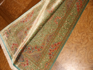 高級シルクの手織りペルシャ絨毯綺麗なグリーン色56089