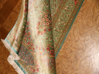 高級シルクの手織りペルシャ絨毯綺麗なグリーン色56089