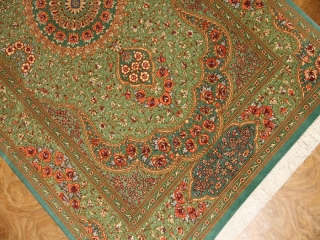 高級シルクの手織りペルシャ絨毯綺麗なグリーン色56089