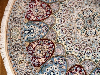 ペルシャ手織り絨毯のナイン丸い形ウールとシルク188459
