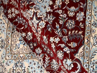 手織りイラン製リビングラグ、ペルシャ絨毯ナイン赤色21151