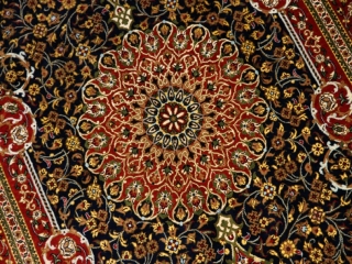 とっても綺麗なネイビーブルー色のシルク玄関マットペルシャ56071