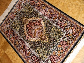 逸品のペルシャ絨毯シルクの玄関マットサイズ56034