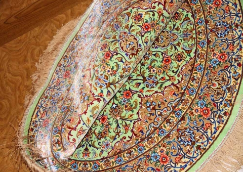 ペルシャ絨毯の丸、シルク手織りクム産地2456261