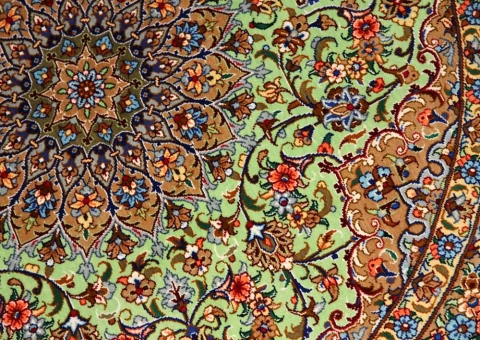 ペルシャ絨毯の丸、シルク手織りクム産地2456261