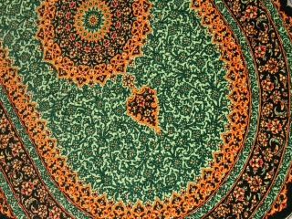 楕円形シルク手織りペルシャ絨毯、とても綺麗なグリーン色440160