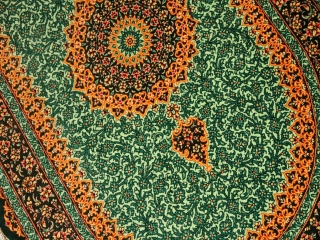 楕円形シルク手織りペルシャ絨毯、とても綺麗なグリーン色440160