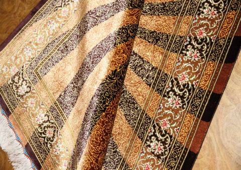 ペルシャ絨毯シルク珍しいデザインと色合い248427