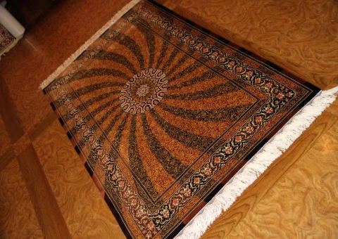 ペルシャ絨毯シルク珍しいデザインと色合い248427