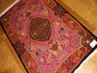 最高級シルクの手織りペルシャ絨毯センターラグ75125