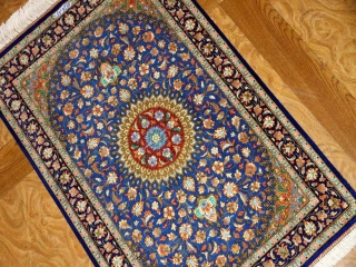 ブルー色の玄関マットマンションサイズ、手織りペルシャシルク絨毯60047