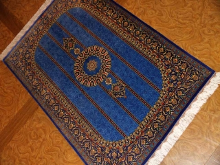 素敵なブルー色手織りペルシャ絨毯クムシルク玄関マット75140