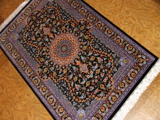 クムシルク手織りペルシャ絨毯素敵な紺色玄関マット75142