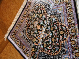 クムシルク手織りペルシャ絨毯素敵な紺色玄関マット75142