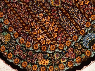 楕円形シルク手織りペルシャ絨毯、クム産モハラマトデザイン60031