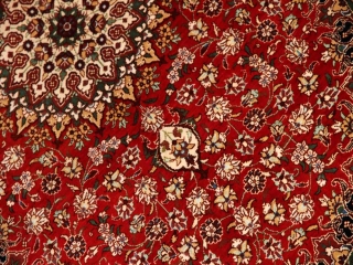 楕円形手織りペルシャ絨毯、クムシルクメダリオン60034