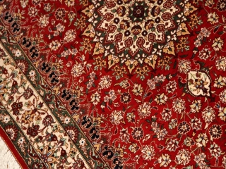 楕円形手織りペルシャ絨毯、クムシルクメダリオン60034