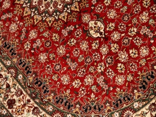 楕円形手織りペルシャ絨毯、クムシルクメダリオン60034