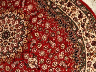 楕円形手織りペルシャ絨毯、クムシルクメダリオン60034