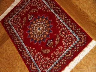 赤いペルシャ絨毯の玄関マットマンションサイズクムシルク60036