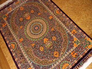 最高級手織りセンターラグ、クムシルクのペルシャ絨毯60022