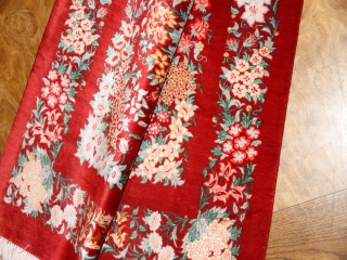 赤い花の絨毯手織りクムペルシャ50025