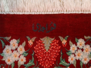 赤い花の絨毯手織りクムペルシャ50025