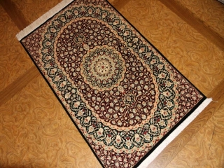 伝統的なペルシャ絨毯の模様クムシルク56076