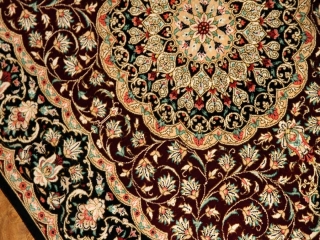 伝統的なペルシャ絨毯の模様クムシルク56076