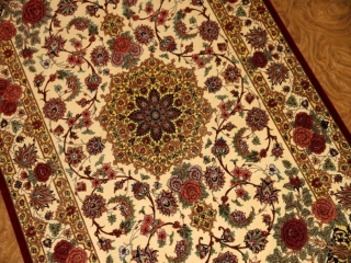 赤いバラの花じゅうたんペルシャシルクの玄関サイズ56086