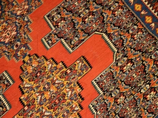 高級ペルシャキリムのセネ産地センターラグ84000